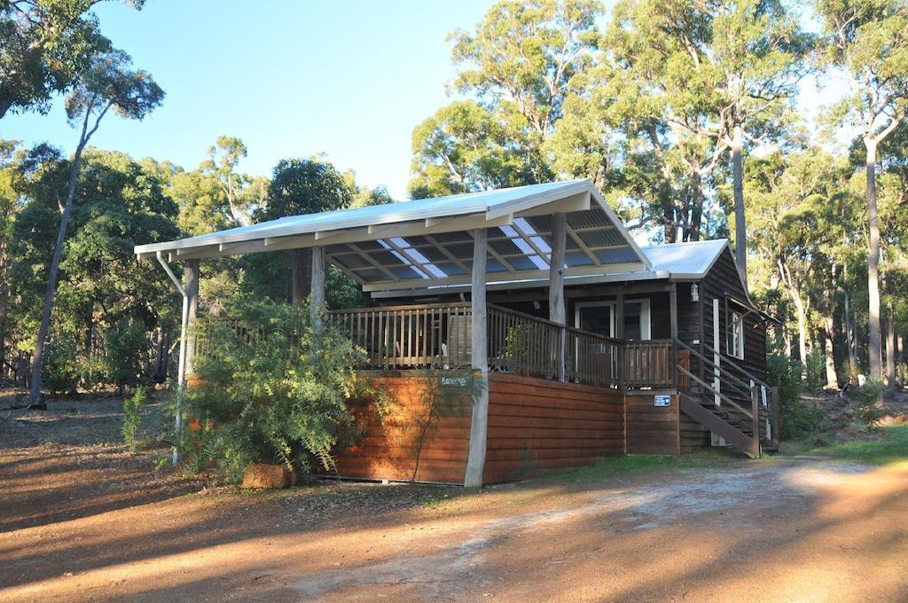 Jarrah Glen Cabins Nannup Rum bild